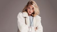 Potret Elsa Hosk, Model Victorias Secret Pose Topless untuk Iklan Perhiasan