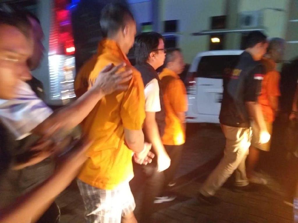 6 Tersangka Kasus Pengaturan Skor Kini Mendekam di Tahanan Polres Banjarnegara 6 Tersangka Kasus Pengaturan Skor Kini Mendekam di Tahanan Polres Banjarnegara