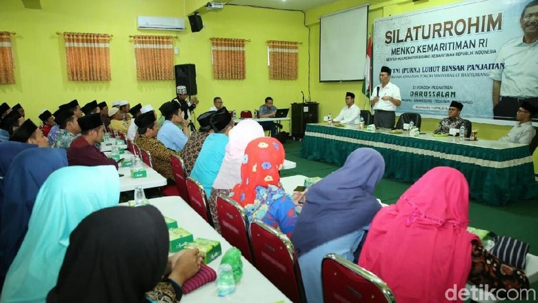 Di Banyuwangi, Luhut Ajak Santri Kembangkan Startup Baru