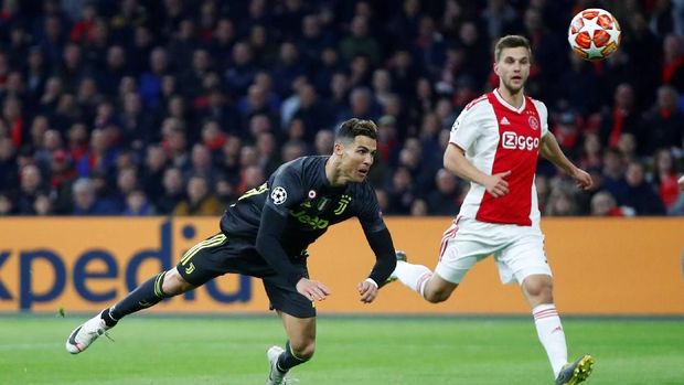 Cristiano Ronaldo mencetak satu-satunya gol untuk Juventus saat ditahan imbang Ajax Amsterdam. (