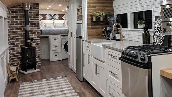 Foto-foto Mengagumkan Mobil yang Diubah Jadi Rumah nan Nyaman