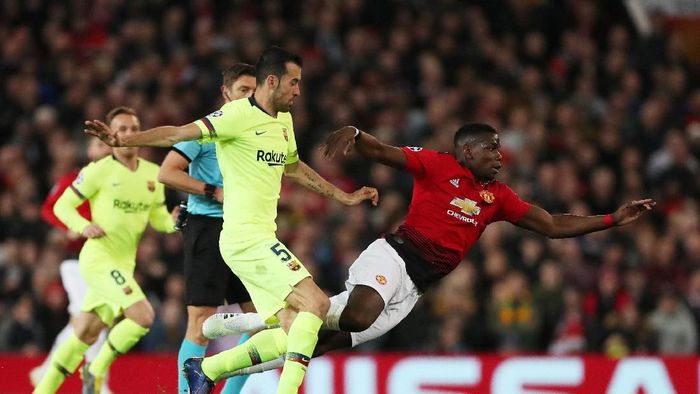 Sergio Busquets dan Paul Pogba akan saling berhadapan di laga Barcelona vs Manchester United. (Foto: Lee Smith/Actions Images via Reuters) Sergio Busquets dan Paul Pogba akan saling berhadapan di laga Barcelona vs Manchester United. (Foto: Lee Smith/Actions Images via Reuters)