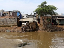 Benarkah Naturalisasi Sungai Jalan Satu-satunya Jakarta Bebas Banjir?