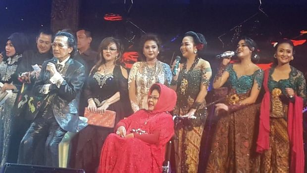 Mus Mulyadi bersama Waldjinah.