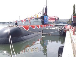 Kapal Selam Pertama Buatan Indonesia Alugoro-405 Diluncurkan