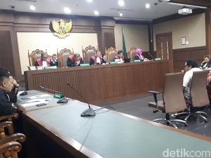 Direktur CV CLM Didakwa Suap Hakim PN Jaksel Rp 620 Juta Direktur CV CLM Didakwa Suap Hakim PN Jaksel Rp 620 Juta