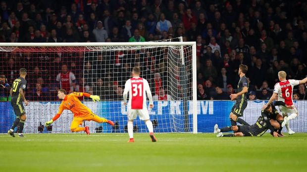 Ronaldo Bawa Juventus Memimpin atas Ajax di Babak Pertama