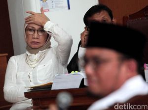 Beda Dahnil Anzar dan Nanik Deyang di Mata Ratna Beda Dahnil Anzar dan Nanik Deyang di Mata Ratna