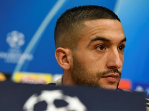 Overmars kepada Arsenal: Jual Oezil, Rekrut Ziyech