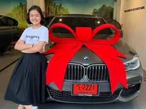 Salut! Sukses Jadi Makeup Artist, Gadis 12 Tahun Bisa Beli Mobil Mewah Salut! Sukses Jadi Makeup Artist, Gadis 12 Tahun Bisa Beli Mobil Mewah