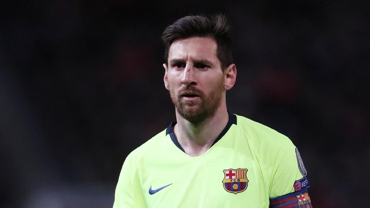 Lionel Messi wajahnya lebam saat Barcelona menghadapi Manchester United di Old Trafford tengah pekan lalu. (Foto: Lee Smith / Action Images via Reuters)