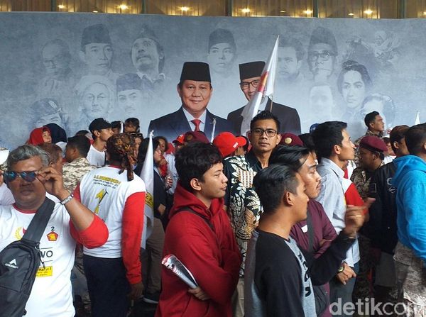 Ribuan Orang Hadiri Pidato Kebangsaan Prabowo di Surabaya