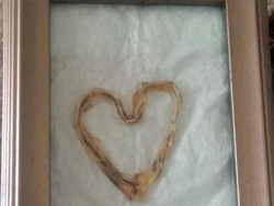 Para Ibu yang Jadikan Tali Pusar Anaknya Sebagai Karya Seni