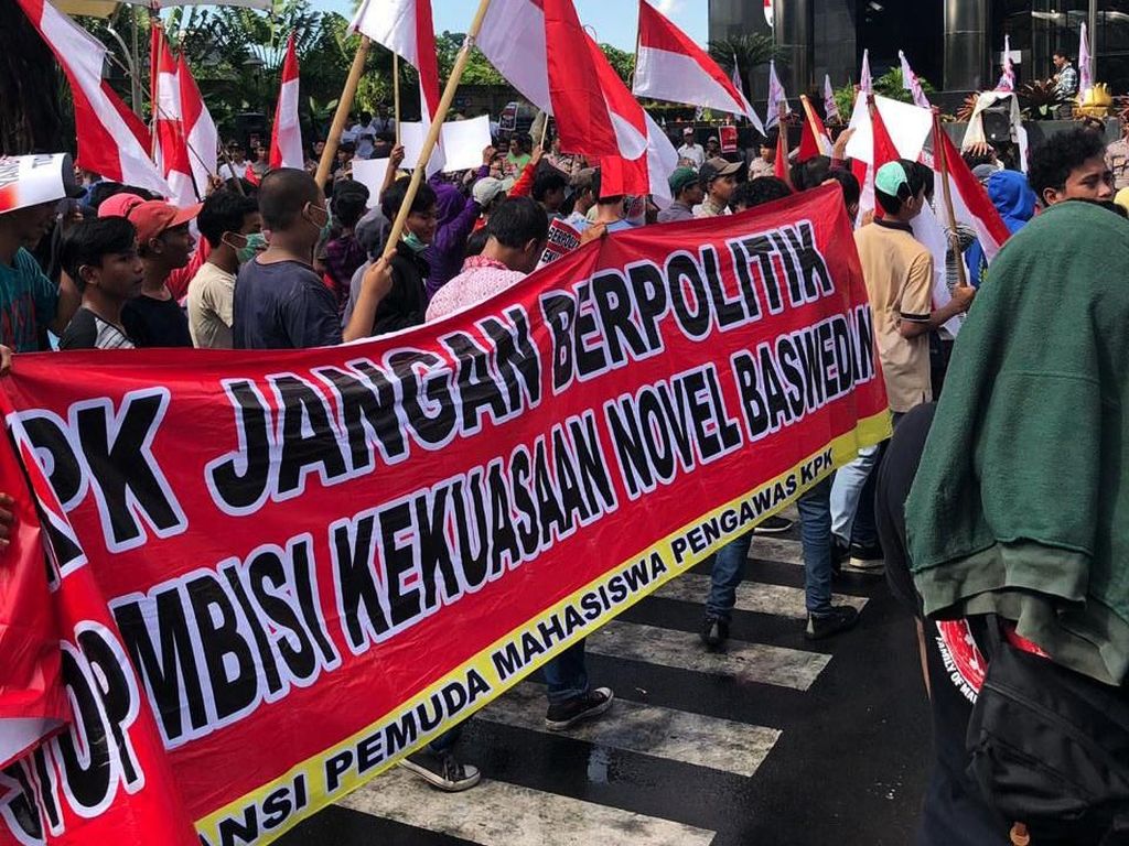 Gedung KPK Disambangi Pendemo yang Bawa Tuduhan Politis Gedung KPK Disambangi Pendemo yang Bawa Tuduhan Politis