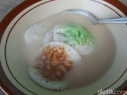 Wangi Hangat Serabi Ngampin yang Populer Sejak Masa Kolonial