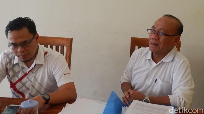 Kuncoro, pengacara Priyanto terduga pengaturan skor yang dilaporkan Persibara Banjarnegara. (Uje Hartono/detikSport) Kuncoro, pengacara Priyanto terduga pengaturan skor yang dilaporkan Persibara Banjarnegara. (Uje Hartono/detikSport)
