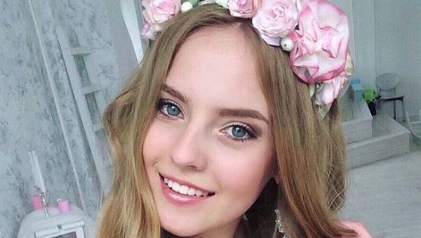 Foto: Liburannya Guru Matematika Terseksi, Oksana Neveselaya