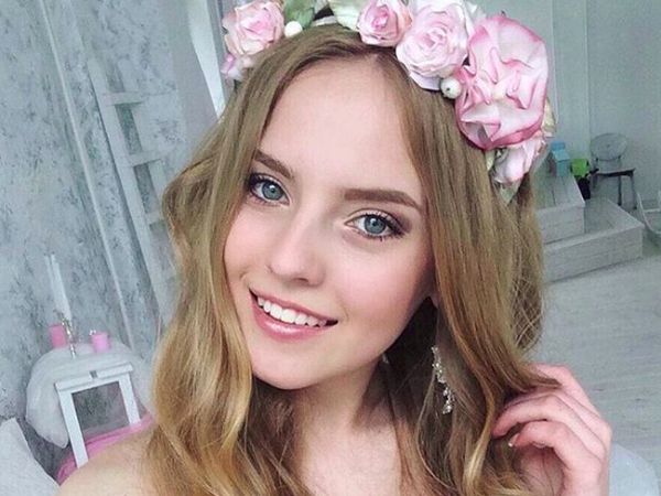 Foto: Liburannya Guru Matematika Terseksi, Oksana Neveselaya