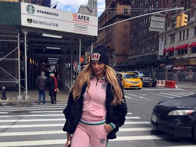Foto: Liburannya Petinju Cantik dan Kekar, Christina Hammer