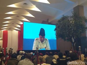 Terpejam, Prabowo Saksama Dengarkan Orasi Bung Tomo
