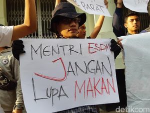 Mahasiswa Aceh di Bandung Gelar Aksi Tolak Tambang