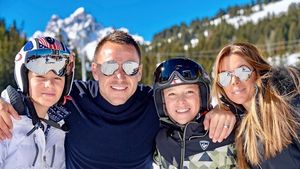 Foto: Jadi Bek Sudah Biasa, Ini Aksi John Terry Main Ski