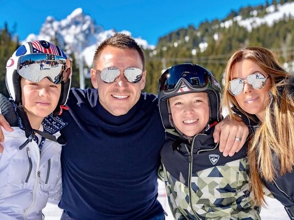 Foto: Jadi Bek Sudah Biasa, Ini Aksi John Terry Main Ski