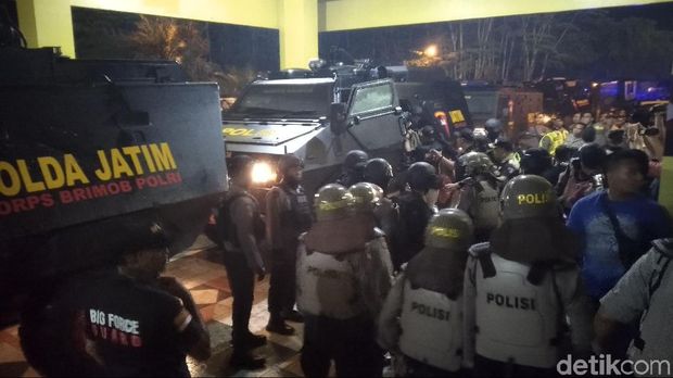 Datang ke Kanjuruhan, Skuat Persebaya Diangkut Baracuda