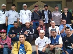 Masya Allah! Para Bikers Subuhan dan Sajikan Kopi Untuk Jamaah Masjid