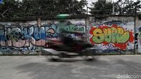 Aksi Vandalisme Bikin Kumuh Dinding Tembok di Kemayoran