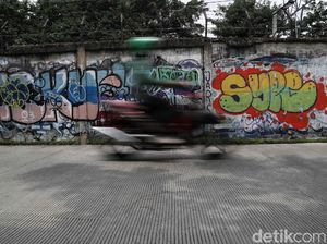 Aksi Vandalisme Bikin Kumuh Dinding Tembok di Kemayoran
