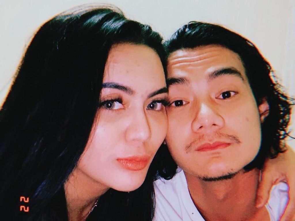 Agung Saga Kini Ditahan, Anggita Sari Tetap Dukung dan Beri Perhatian Agung Saga Kini Ditahan, Anggita Sari Tetap Dukung dan Beri Perhatian