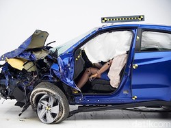 Bukannya Mobil Gres, Honda Pamerkan HR-V Hancur Habis Uji Tabrak