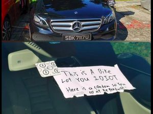 Pemobil Parkir di Lahan Motor, Sopirnya Diberi Kondom