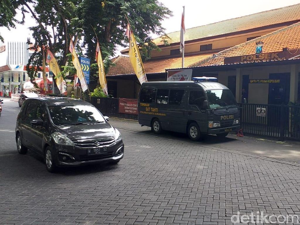 Tiga Tahanan Polsek Tenggilis Kabur Tiga Tahanan Polsek Tenggilis Kabur
