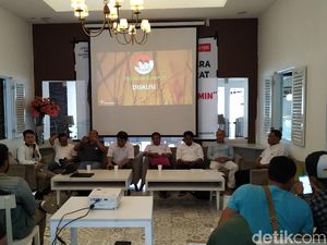 Tim Akar Rumput Klaim Jokowi Unggul 52,3 Persen di Jabar Tim Akar Rumput Klaim Jokowi Unggul 52,3 Persen di Jabar