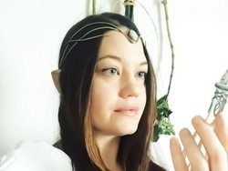 Wanita Ini Jadi Kontroversi Setelah Ngaku Jadi Peri Elf