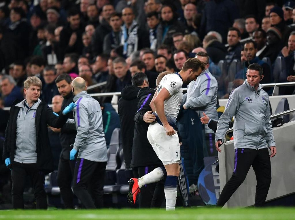Tottenham: Harry Kane Cedera Ligamen Engkel, Dele Alli Tangannya Retak Tottenham: Harry Kane Cedera Ligamen Engkel, Dele Alli Tangannya Retak