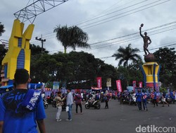 Aremania Birukan Jalanan ke Stadion Kanjuruhan