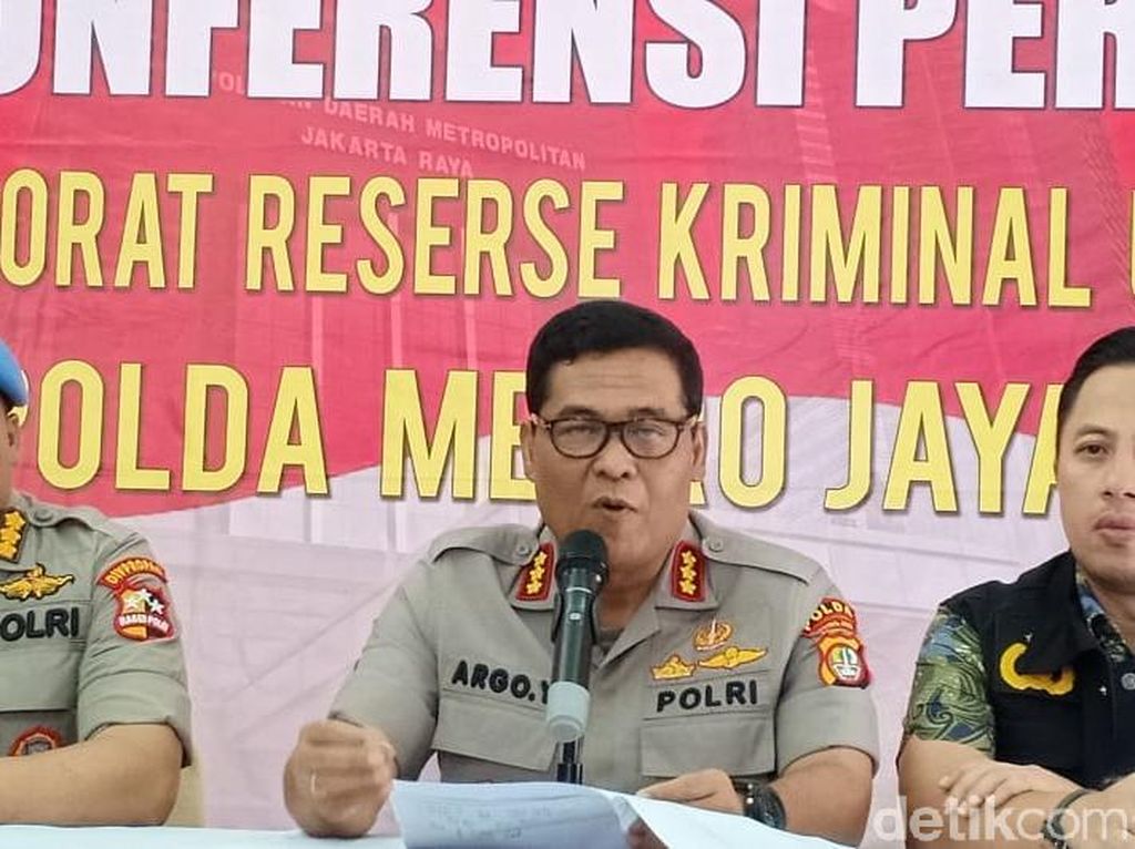 Polisi Cek 6 Korban Tewas Akibat Rusuh Jakarta Semalam Polisi Cek 6 Korban Tewas Akibat Rusuh Jakarta Semalam