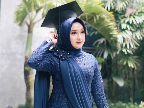 10 Recommended Hijab Materials Suitable for Graduations