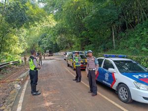 Akses Kuningan-Majalengka yang Kena Longsor Sudah Bisa Dilintasi Akses Kuningan-Majalengka yang Kena Longsor Sudah Bisa Dilintasi