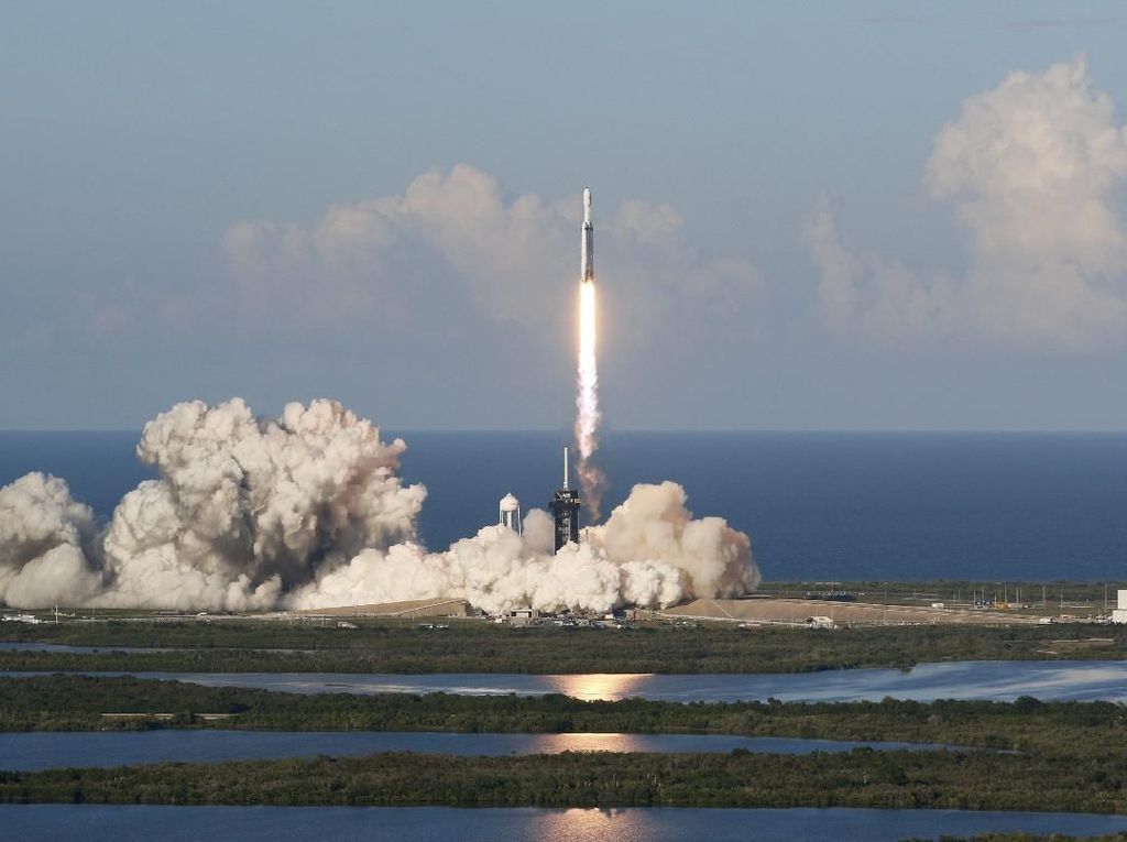 SpaceX Kehilangan Inti Roket Milik Falcon Heavy, Kok Bisa? SpaceX Kehilangan Inti Roket Milik Falcon Heavy, Kok Bisa?