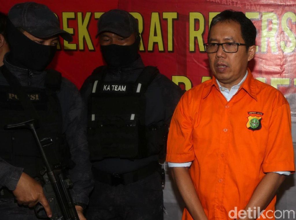 Satgas Antimafia Bola Serahkan Joko Driyono ke Kejagung Satgas Antimafia Bola Serahkan Joko Driyono ke Kejagung