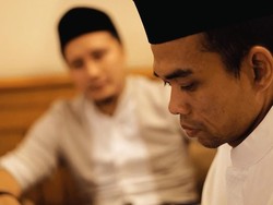 Arie Untung Cerita soal Padang untuk Ustaz Abdul Somad?