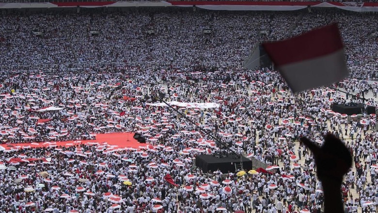 Konser Putih Bersatu, Pendukung Jokowi Nyanyi-Joget di GBK