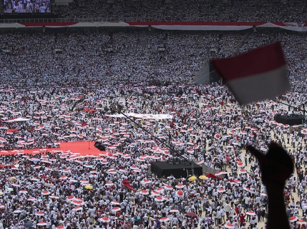 Konser Putih Bersatu, Pendukung Jokowi Nyanyi-Joget di GBK