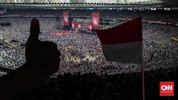 Pasutri dari Cikampek Cari 'Cuan' di Kampanye Akbar Jokowi
