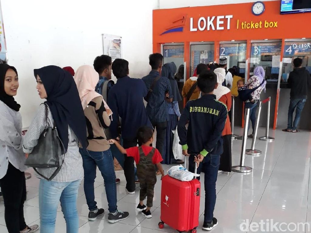 Tiketnya Digratiskan, KA Batara Kresna dan Prameks Solo Penuh Tiketnya Digratiskan, KA Batara Kresna dan Prameks Solo Penuh