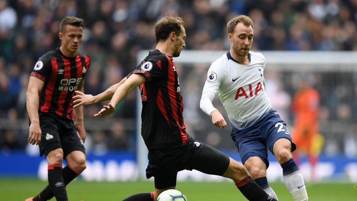 Tottenham Hotspur unggul 2-0 atas Huddersfield Town di babak pertama. (Foto: Shaun Botterill/Getty Images)
